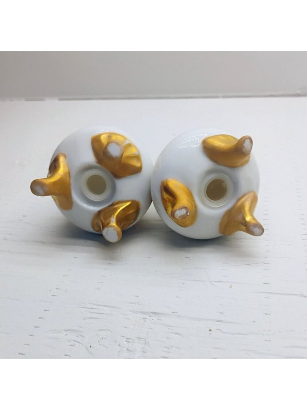 Vtg Hand Painted Porcelain Strawberry Salt Pepper Shakers w/Stoppers - Picture 6 of 6